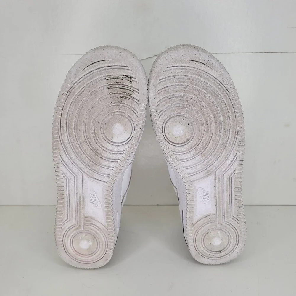 Nike Air Force 1 GS Cut Out Swoosh White/Black Womens Sz 6 Kids Sz 4Y DR7889-100